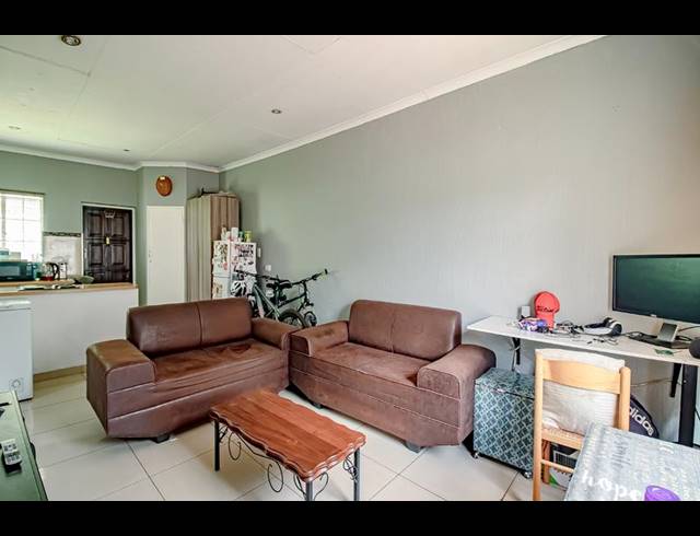 2 BEDROOM TOWNHOUSE FOR SALE IN MONTANA PARK